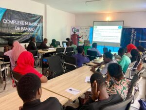 Comment renforcer la cyber sécurité et la protection des systèmes d’IA contre les attaques et les manipulations malveillantes ?